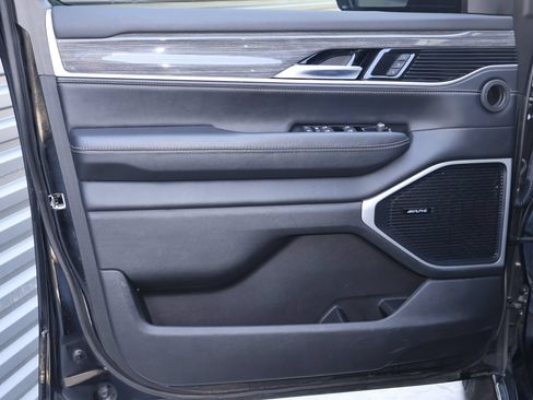 Used 2022 Jeep Wagoneer Series III w/ Flexible Seating Group AWD/4WD image 9