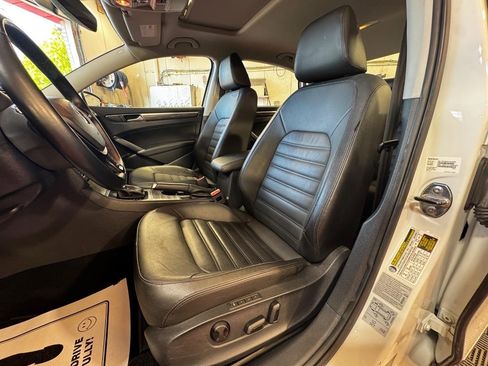Used 2018 Volkswagen Passat 2.0T SEL Premium FWD image 16