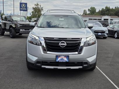 Used 2025 Nissan Pathfinder SL w/ SL Premium Package