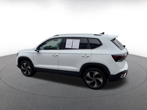 Used 2025 Volkswagen Taos SE AWD/4WD image 10