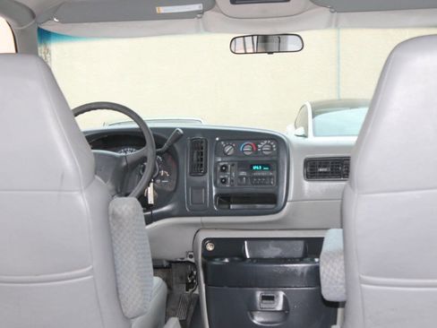 Used 1998 GMC Savana 2500 image 19