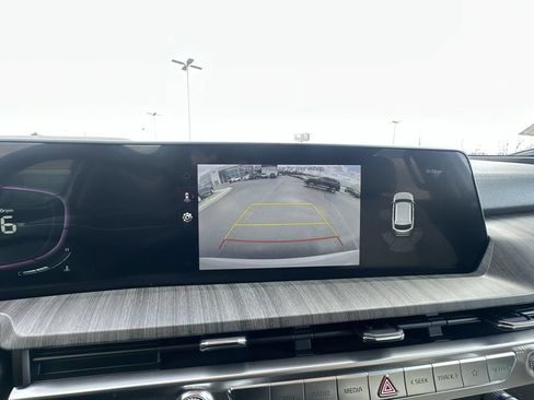 Used 2024 Kia Telluride EX w/ EX Captain's Chair Package FWD image 23