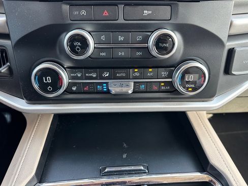 Certified 2024 Ford Expedition XLT image 24