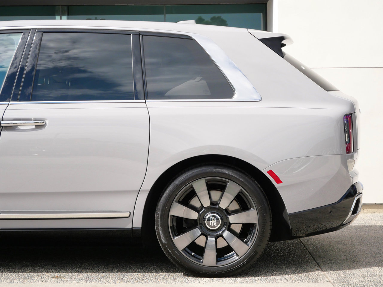 Used 2025 Rolls-Royce Cullinan AWD/4WD image 24