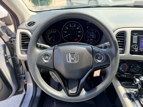 Used 2017 Honda HR-V LX image 17