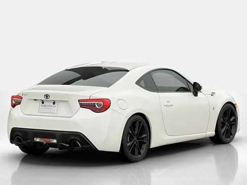 Used 2017 Toyota 86 image 2
