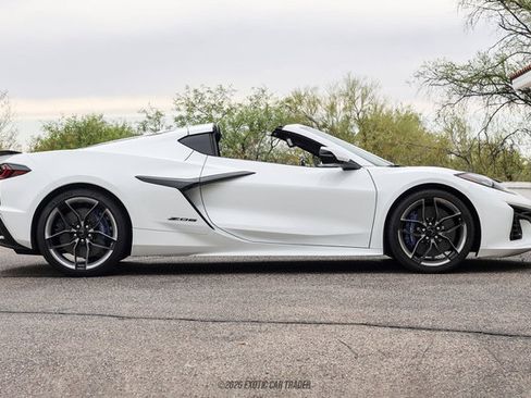 Used 2026 Chevrolet Corvette Z06 w/ Stealth Interior Trim Package RWD image 9