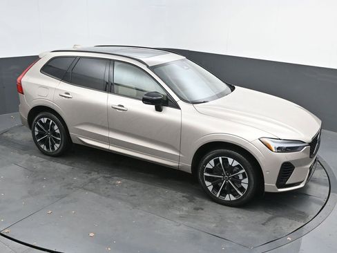 New 2026 Volvo XC60 T8 Plus w/ Protection Package Premier image 32