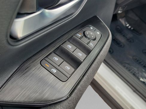 Certified 2025 Nissan Kicks SV image 24