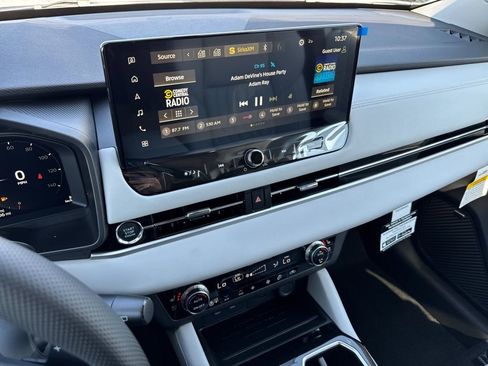 New 2026 Mitsubishi Outlander SEL FWD image 11