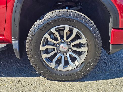 Used 2022 GMC Sierra 1500 AT4 w/ AT4 Premium Package AWD/4WD image 10