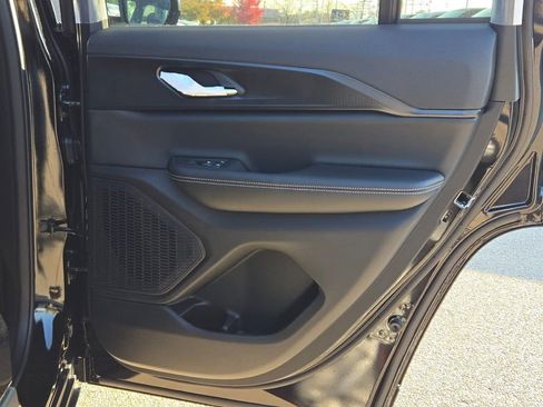 New 2025 Jeep Grand Cherokee Laredo X w/ Luxury Tech Group I AWD/4WD image 13