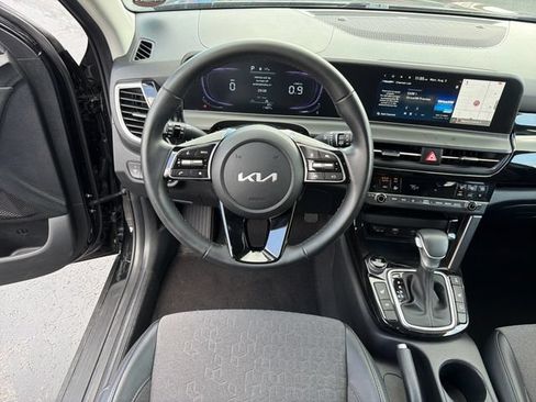 Used 2025 Kia Seltos S AWD/4WD image 16
