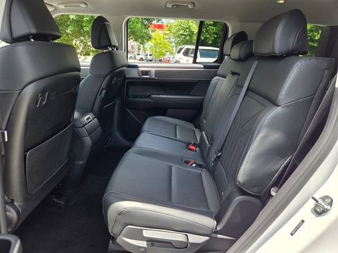 Used 2025 Hyundai Santa Fe SEL FWD image 12