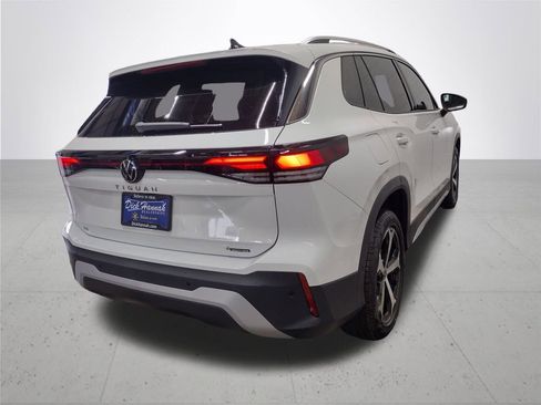 New 2025 Volkswagen Tiguan SE image 12