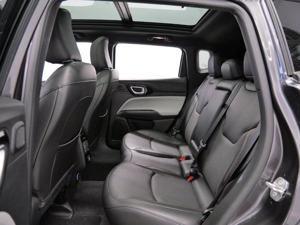 Used 2023 Jeep Compass Limited w/ Sun and Sound Group AWD/4WD image 14
