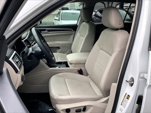 Certified 2022 Volkswagen Atlas SE image 9