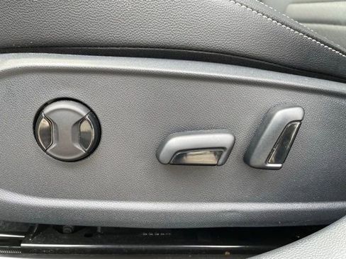 Used 2023 Volkswagen Jetta SE w/ Panoramic Sunroof Package FWD image 11