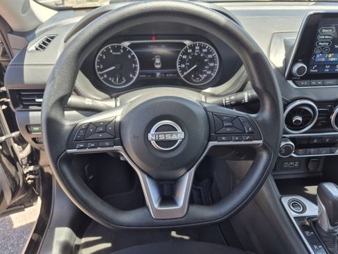 Used 2025 Nissan Sentra SV FWD image 9
