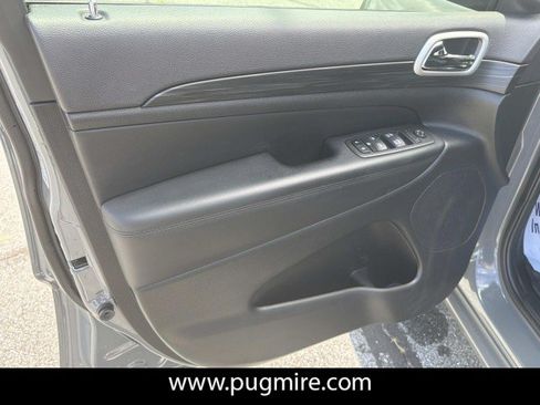 Used 2022 Jeep Grand Cherokee Laredo X RWD image 10