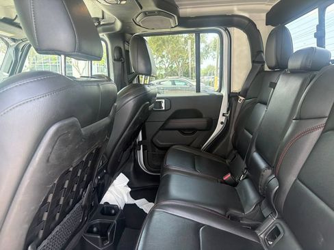 Used 2022 Jeep Gladiator Rubicon w/ LED Lighting Group AWD/4WD image 6