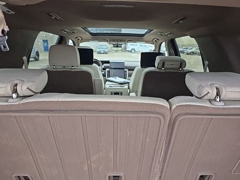 Used 2025 GMC Yukon Denali w/ Denali Reserve Package image 7