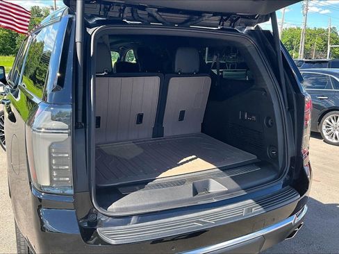 Used 2025 Chevrolet Suburban High Country AWD/4WD image 4