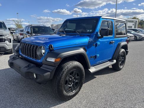 Used 2025 Jeep Wrangler Sport image 3