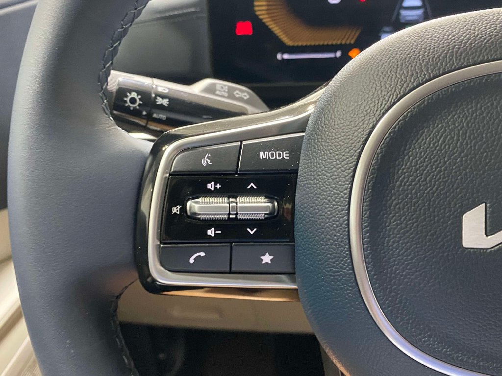 New 2026 Kia Carnival EX FWD image 21