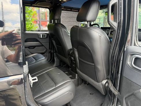 Used 2019 Jeep Wrangler Unlimited Sahara w/ Quick Order Package 24M Moab AWD/4WD image 37