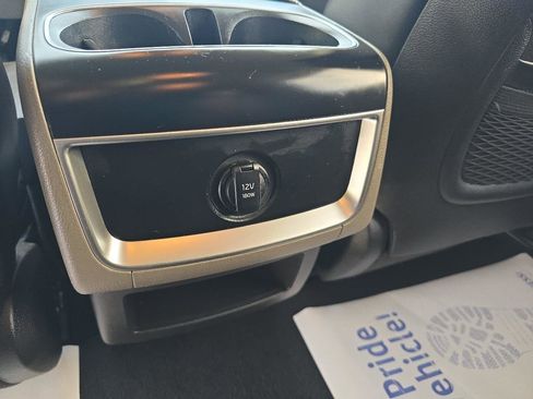 Used 2025 Kia Carnival image 17