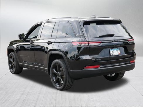 Used 2023 Jeep Grand Cherokee Altitude AWD/4WD image 5