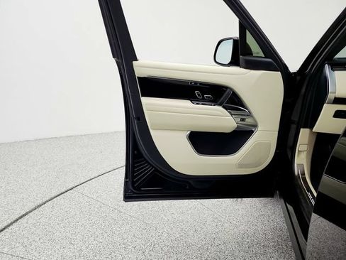 Certified 2025 Land Rover Range Rover SE AWD/4WD image 21