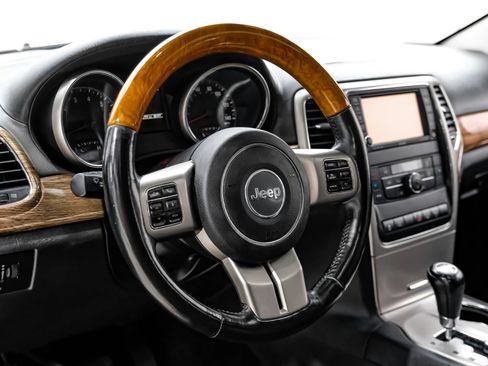 Used 2013 Jeep Grand Cherokee Overland w/ Advance Technology Group AWD/4WD image 15