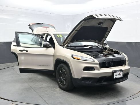 Used 2015 Jeep Cherokee Sport w/ Cold Weather Group AWD/4WD image 43