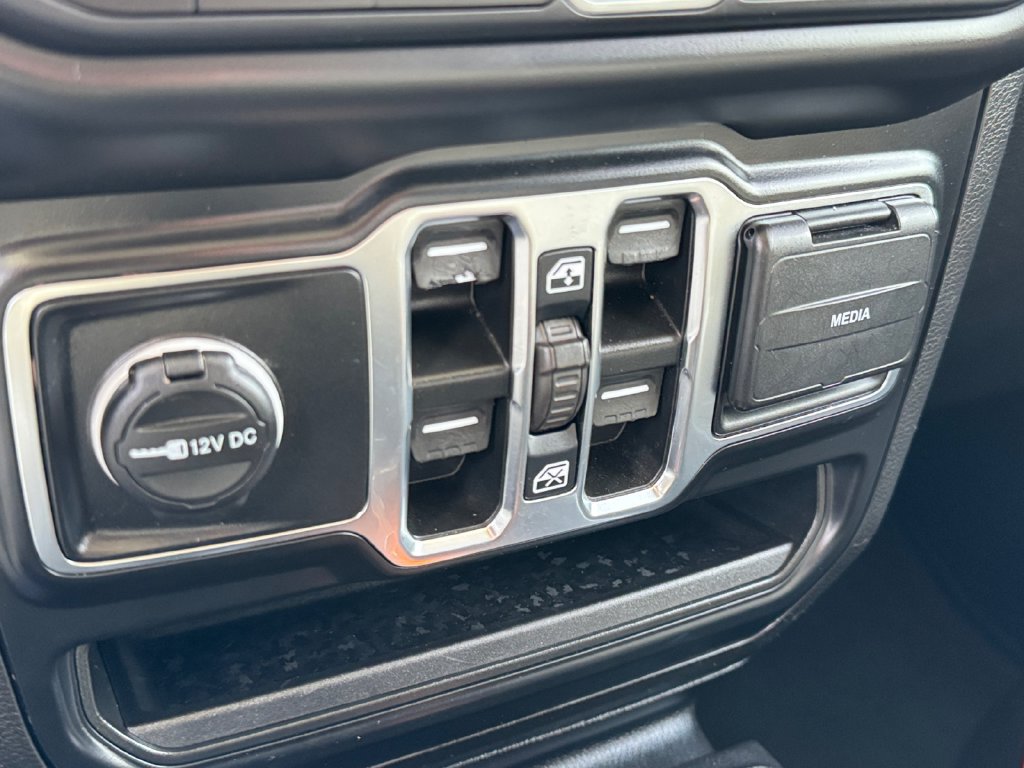 Used 2023 Jeep Gladiator Overland AWD/4WD image 25