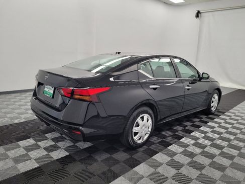Used 2025 Nissan Altima 2.5 S FWD image 9