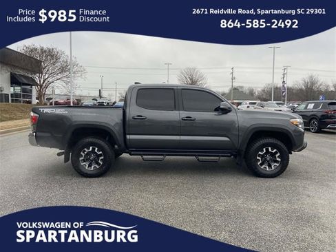 Used 2020 Toyota Tacoma TRD Off-Road image 2