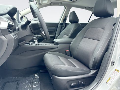 Used 2023 Nissan Altima 2.5 SV w/ SV Premium Package FWD image 11
