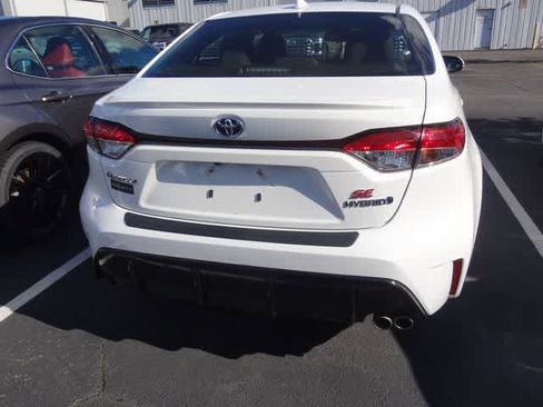 Used 2023 Toyota Corolla SE w/ SE Package FWD image 6