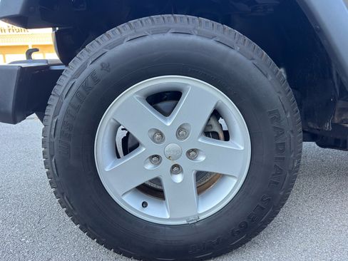 Used 2018 Jeep Wrangler Unlimited Sport S image 8