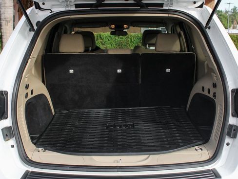 Used 2020 Jeep Grand Cherokee Laredo image 9