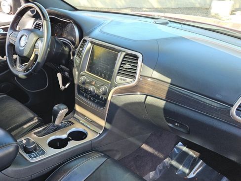 Used 2017 Jeep Grand Cherokee Overland image 29