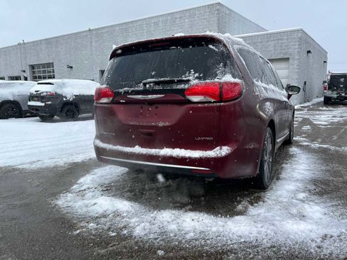 Used 2019 Chrysler Pacifica Limited w/ Tire & Wheel Group image 21