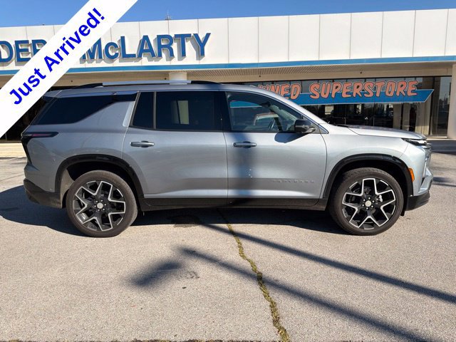 Used 2025 Chevrolet Traverse High Country FWD image 2