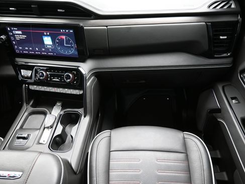 Used 2025 GMC Sierra 2500 AT4X image 38