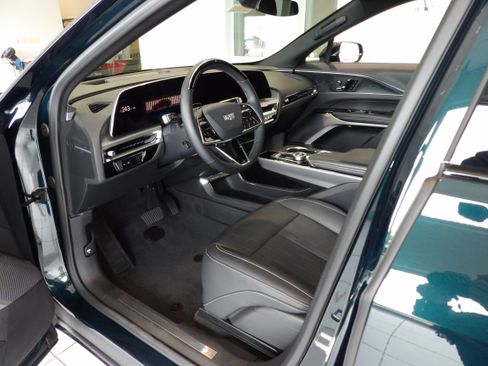 Used 2024 Cadillac Lyriq Sport AWD/4WD image 9