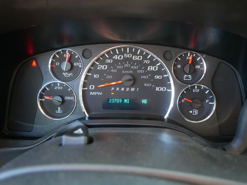 Used 2024 Chevrolet Express 3500 LT w/ LT Preferred Equipment Group RWD image 33