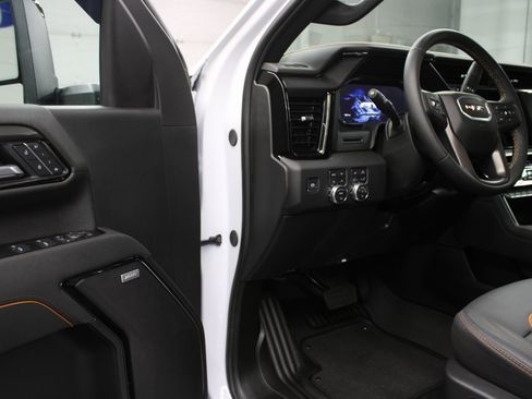 Used 2025 GMC Sierra 2500 AT4 image 60