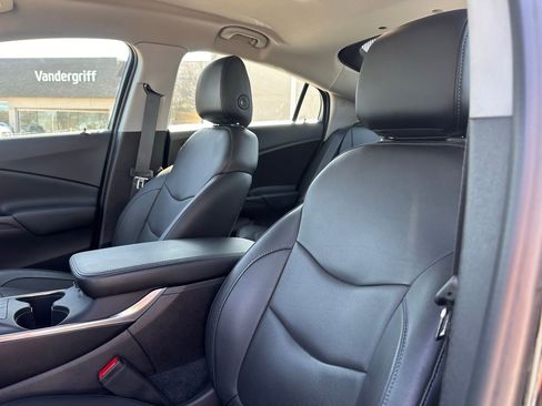 Used 2018 Chevrolet Volt Premier w/ Driver Confidence Package image 16